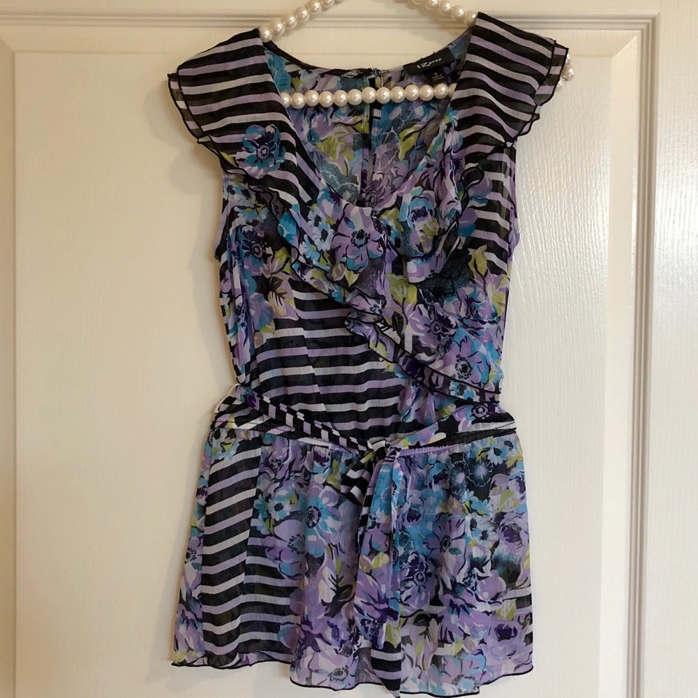 Sweet ruffled blouse